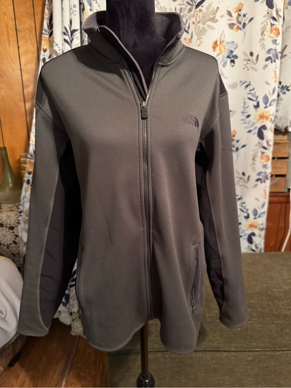 The North Face Men’s Charcoal Gray Full-Zip Fleece Utility Jacket